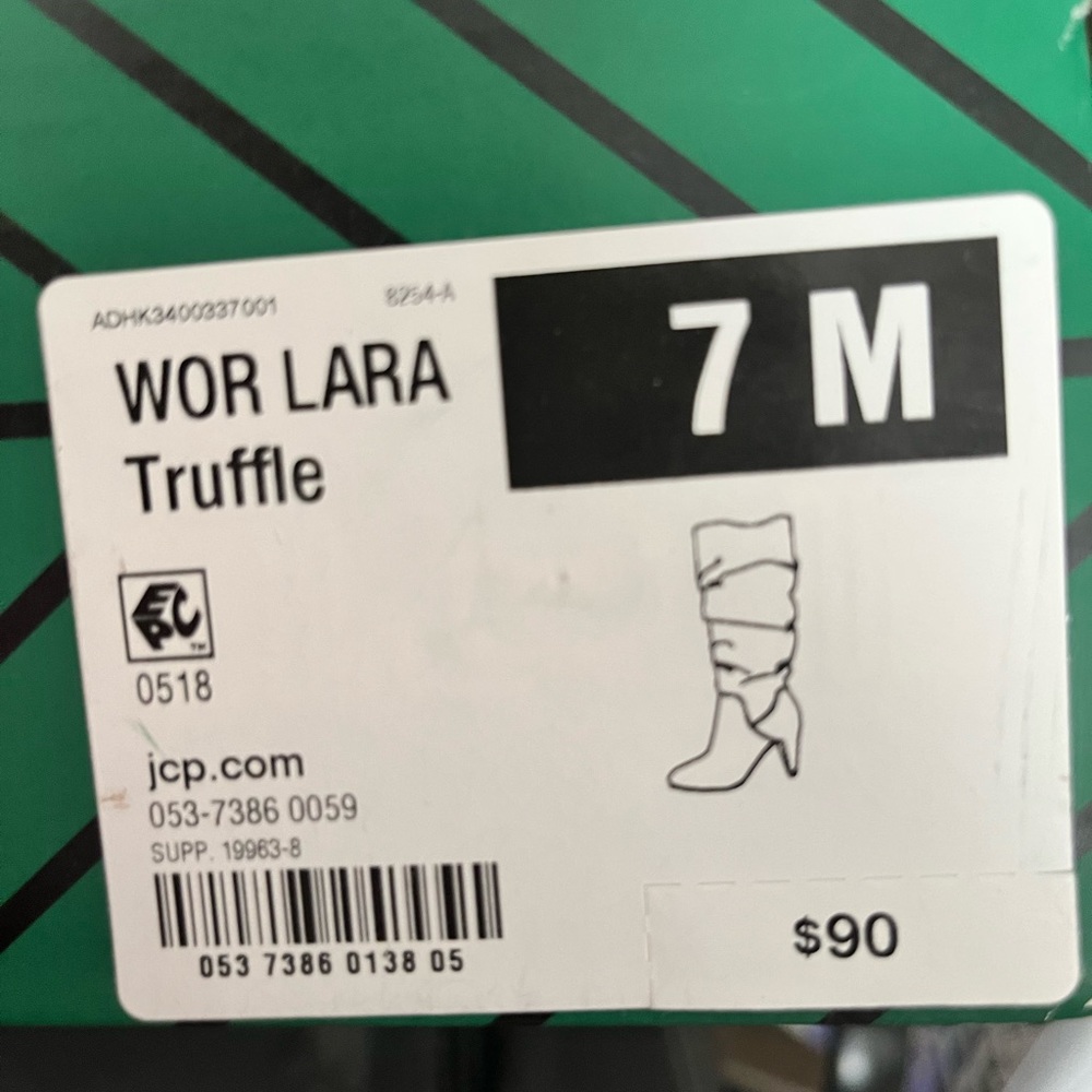 New never used women’s boots.